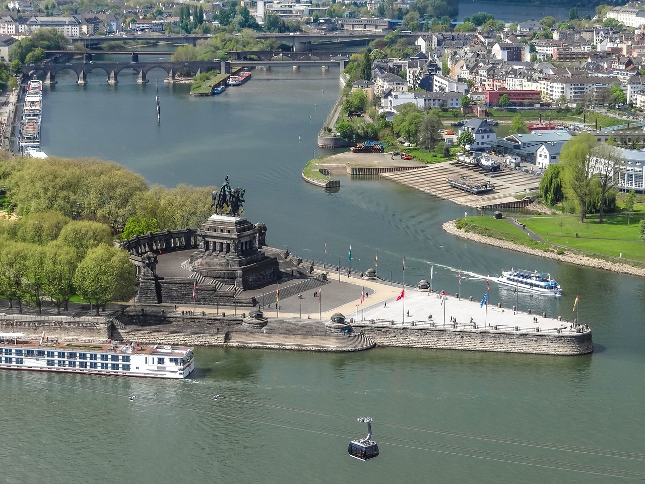 Deutsches Eck in Koblenz, Zusammenfluss von Rhein und Mosel.